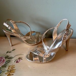 Audrey Brooke Gold Metallic Faux Leather Reptile Snake print Shoes 8